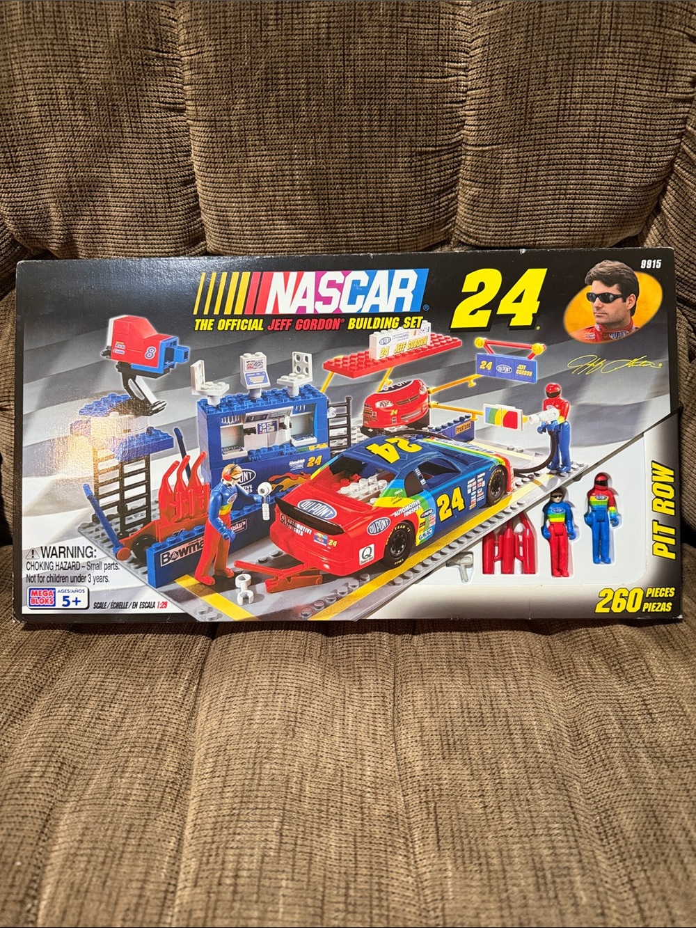 NASCAR Mega Bloks Jeff Gordon #24 Pit Row Building Set - Blue & Red